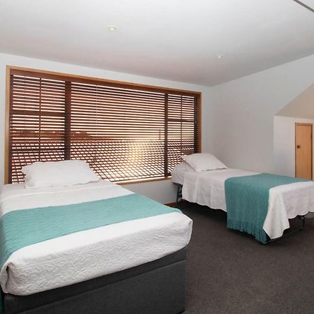 Beachfront Bliss On Wanaka Terrace Support Local Villa Ню Плимут Екстериор снимка