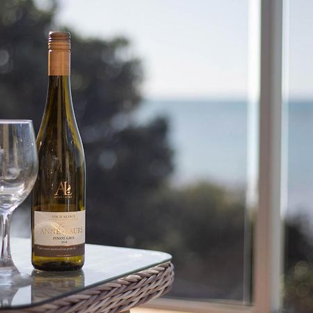 Beachfront Bliss On Wanaka Terrace Support Local Villa Ню Плимут Екстериор снимка