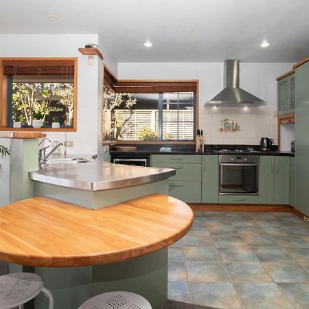 Beachfront Bliss On Wanaka Terrace Support Local Villa Ню Плимут Екстериор снимка
