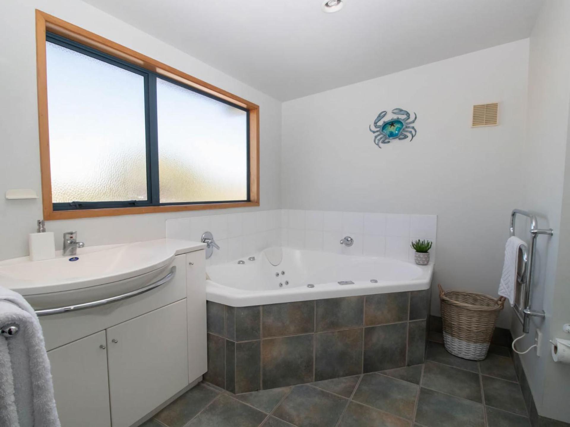 Beachfront Bliss On Wanaka Terrace Support Local Villa Ню Плимут Екстериор снимка