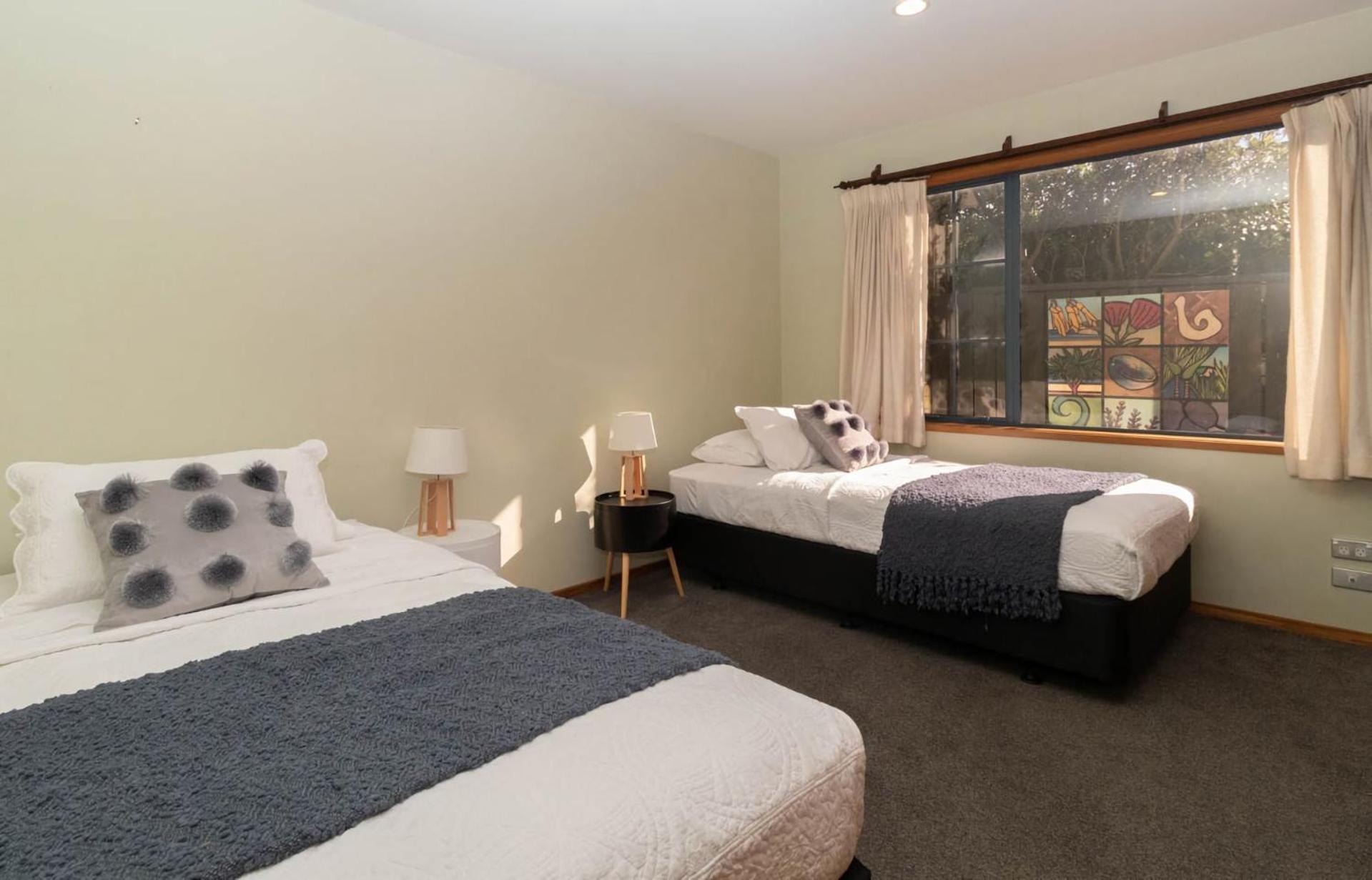 Beachfront Bliss On Wanaka Terrace Support Local Villa Ню Плимут Екстериор снимка