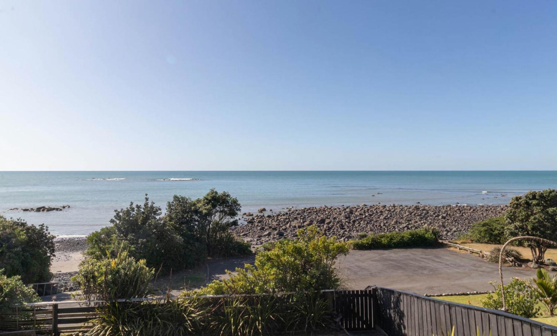 Beachfront Bliss On Wanaka Terrace Support Local Villa Ню Плимут Екстериор снимка