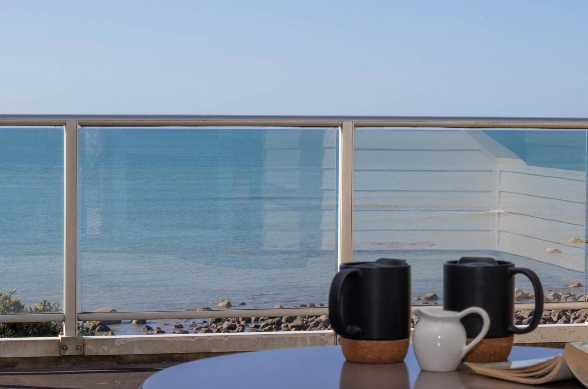 Beachfront Bliss On Wanaka Terrace Support Local Villa Ню Плимут Екстериор снимка