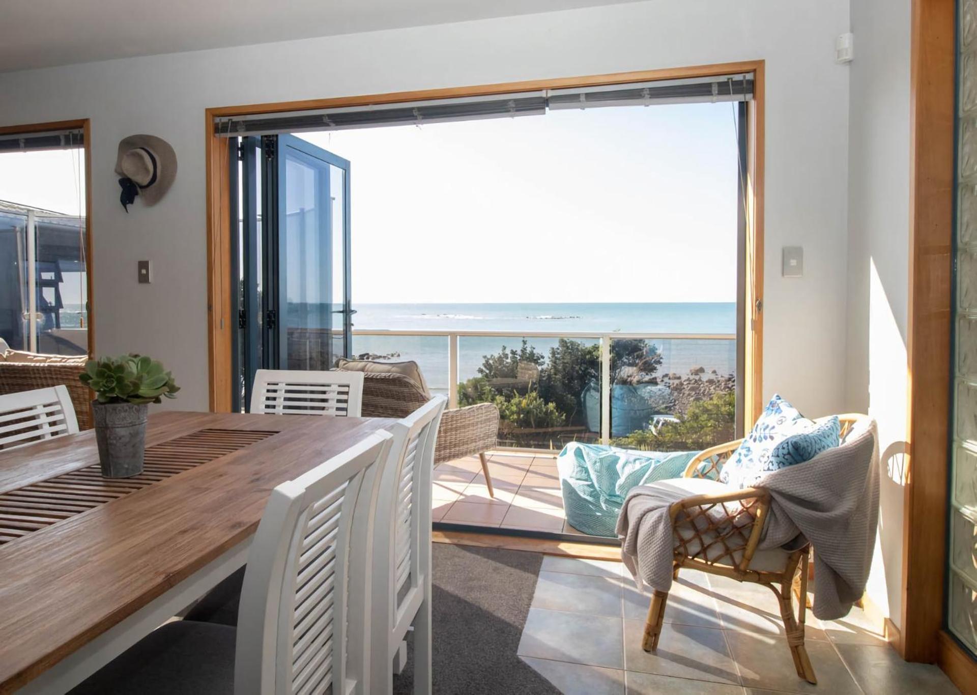 Beachfront Bliss On Wanaka Terrace Support Local Villa Ню Плимут Екстериор снимка