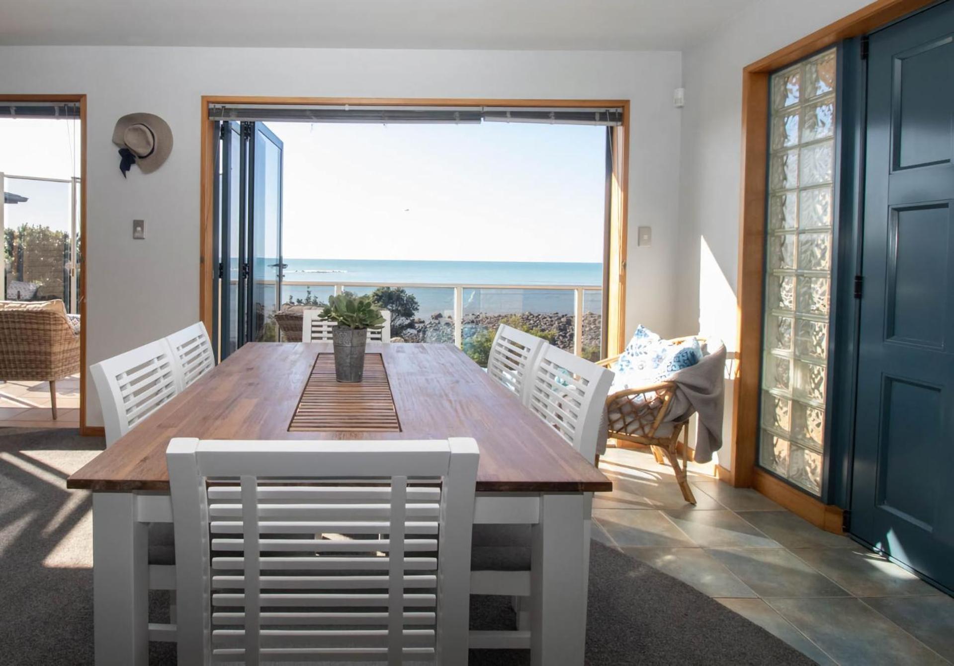 Beachfront Bliss On Wanaka Terrace Support Local Villa Ню Плимут Екстериор снимка