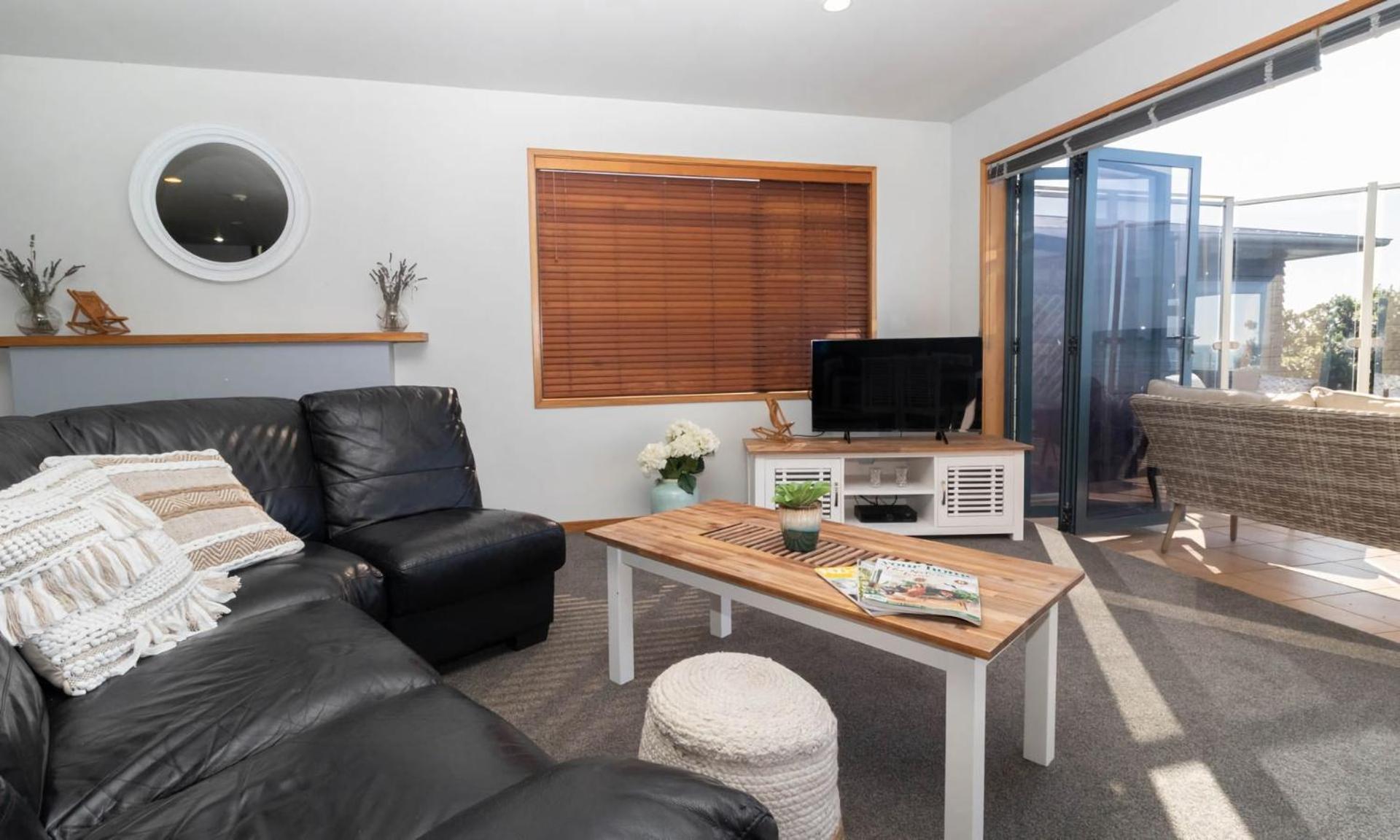 Beachfront Bliss On Wanaka Terrace Support Local Villa Ню Плимут Екстериор снимка
